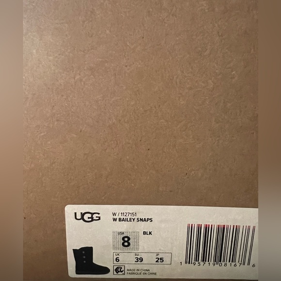 UGG Women’s Bailey Button Snaps - Picture 2 of 3